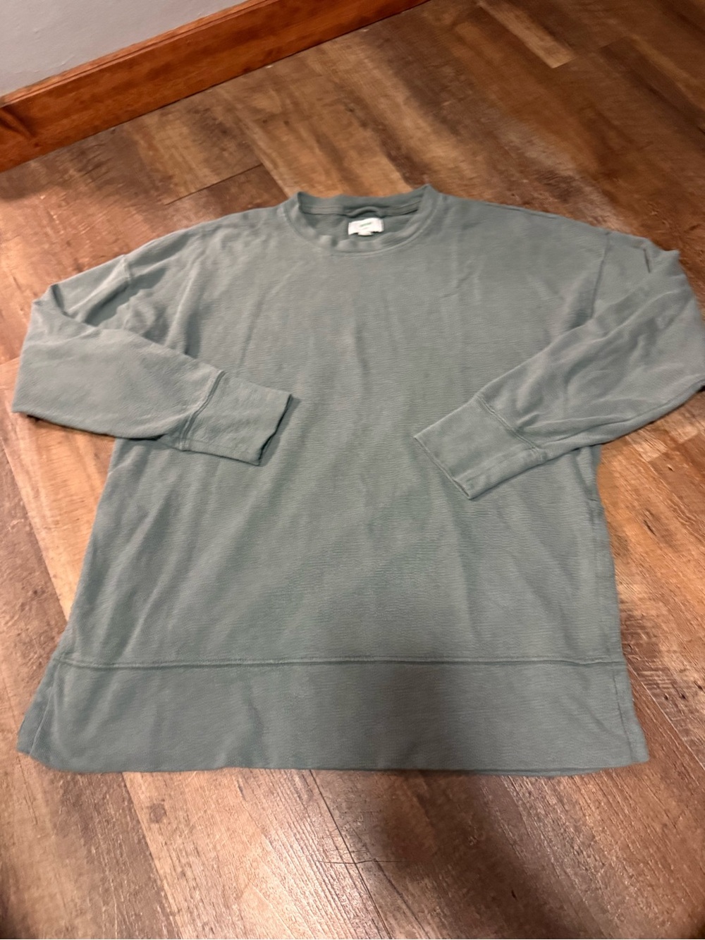 aerie Men's Long-Sleeve Crewneck in Dusty Sage